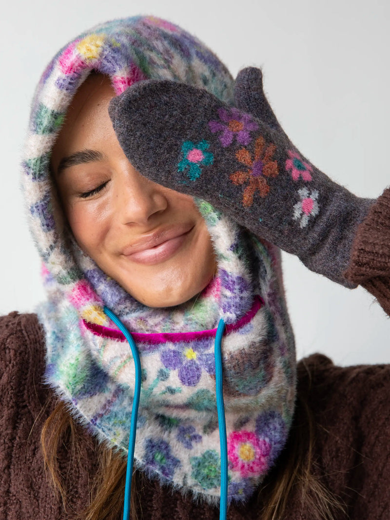 Natural Life Intarsia Mittens - Charcoal Daisy