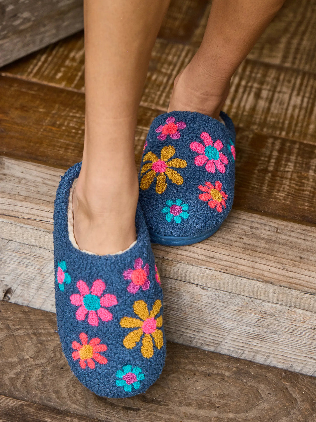 Natural Life Icon Sherpa Slippers - Blue Daisy – Anne-Paige