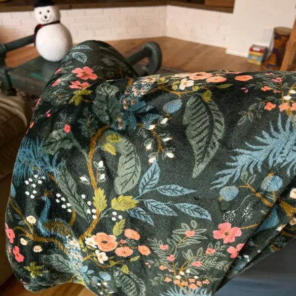 RIFLE PAPER CO. Peacock Fleece Blanket