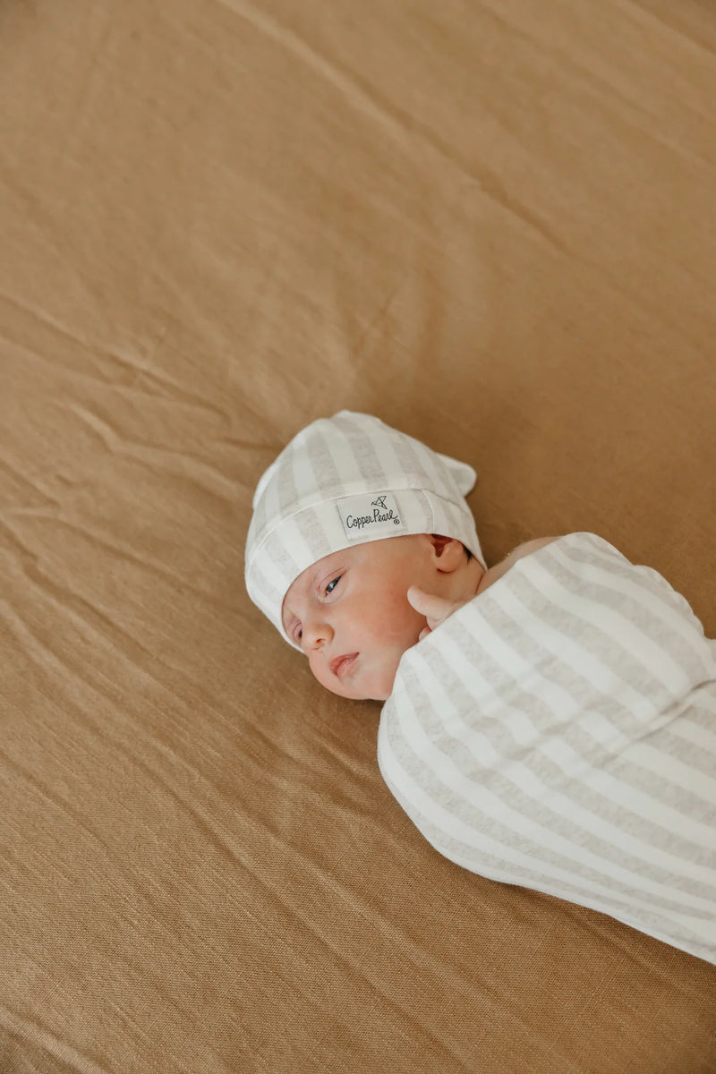 Copper Pearl Top Knot Hat (Newborn) (Assorted Prints)